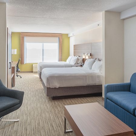 Holiday Inn Express & Suites - Belleville By Ihg Exterior photo