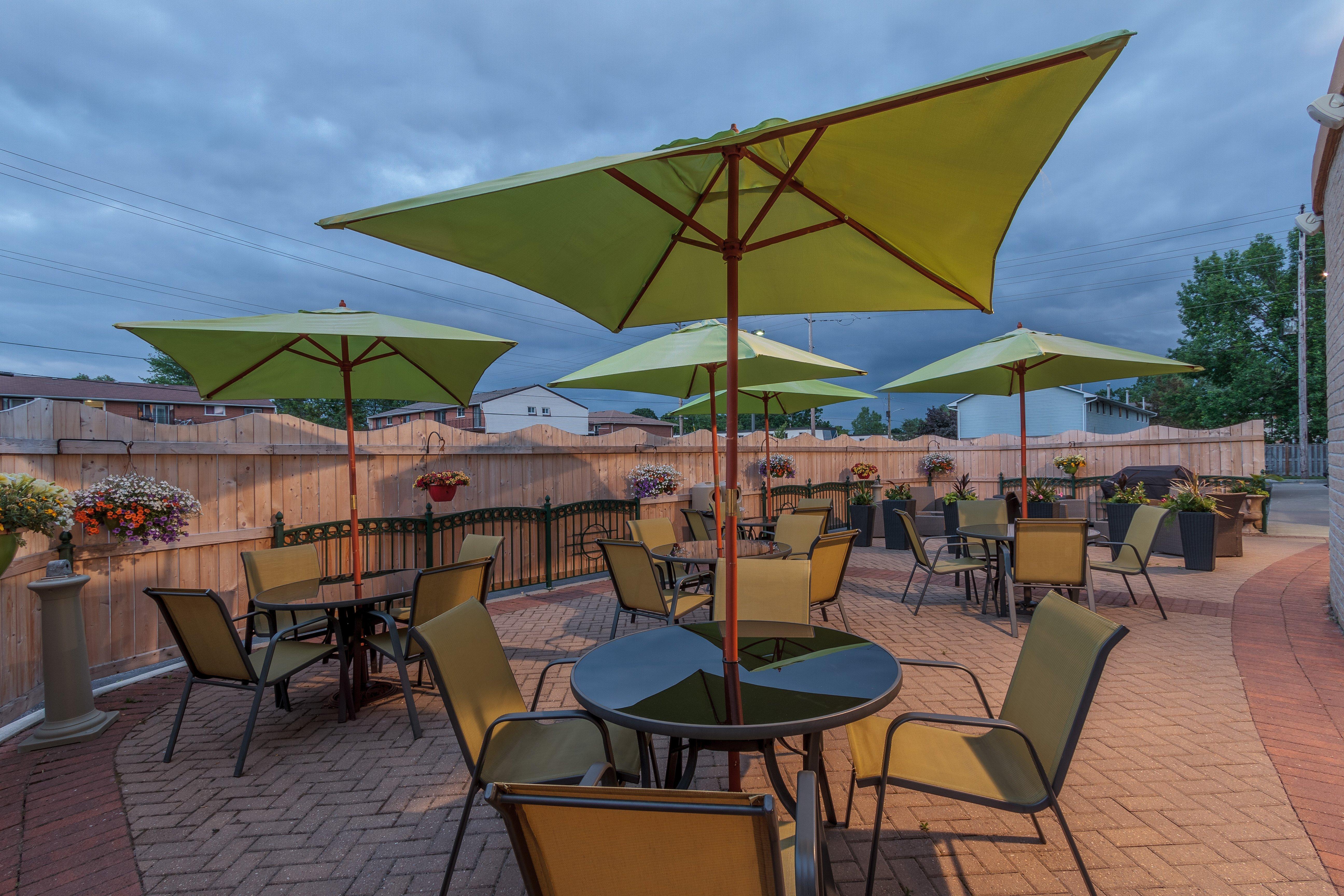 Holiday Inn Express & Suites - Belleville By Ihg Exterior photo