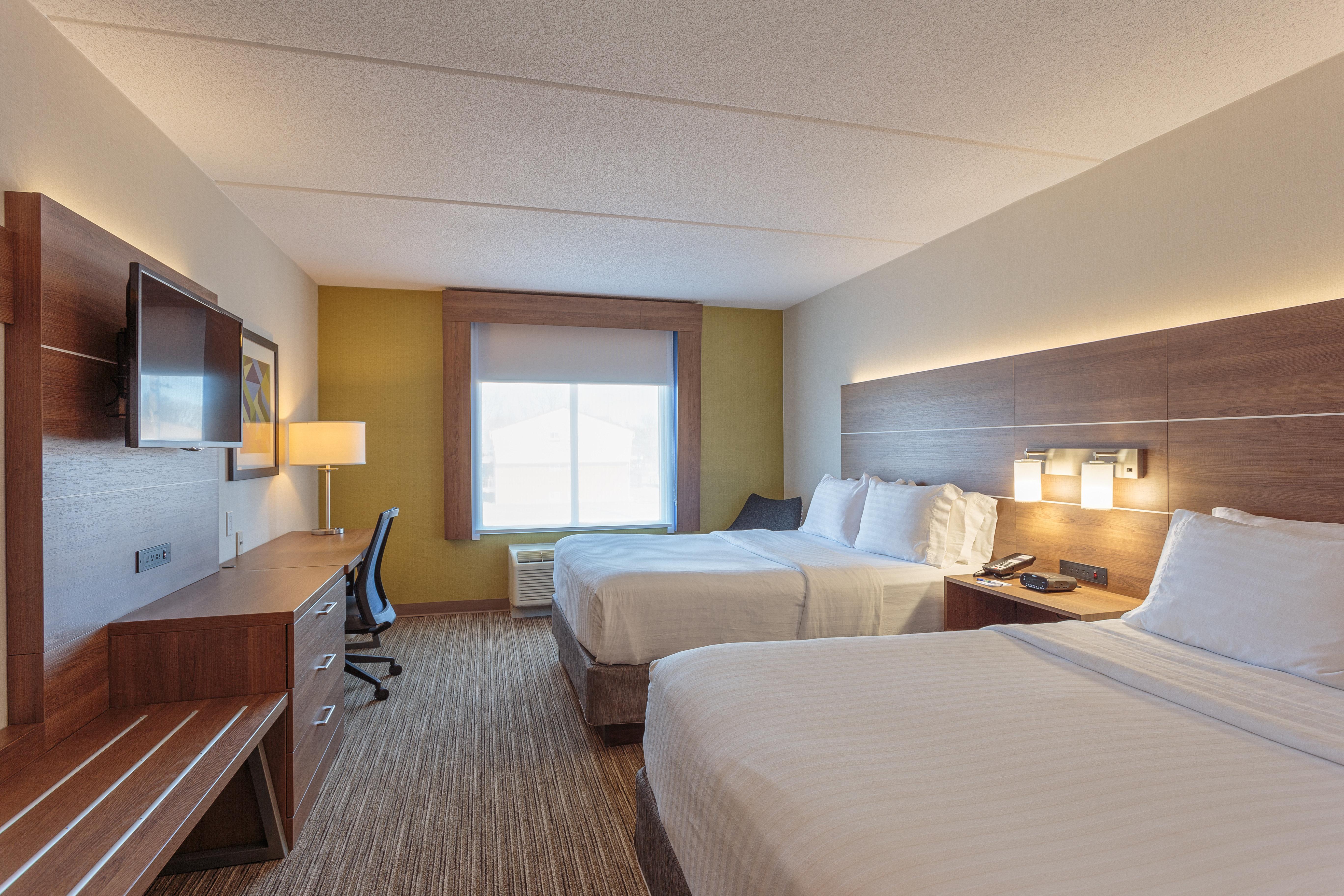 Holiday Inn Express & Suites - Belleville By Ihg Exterior photo