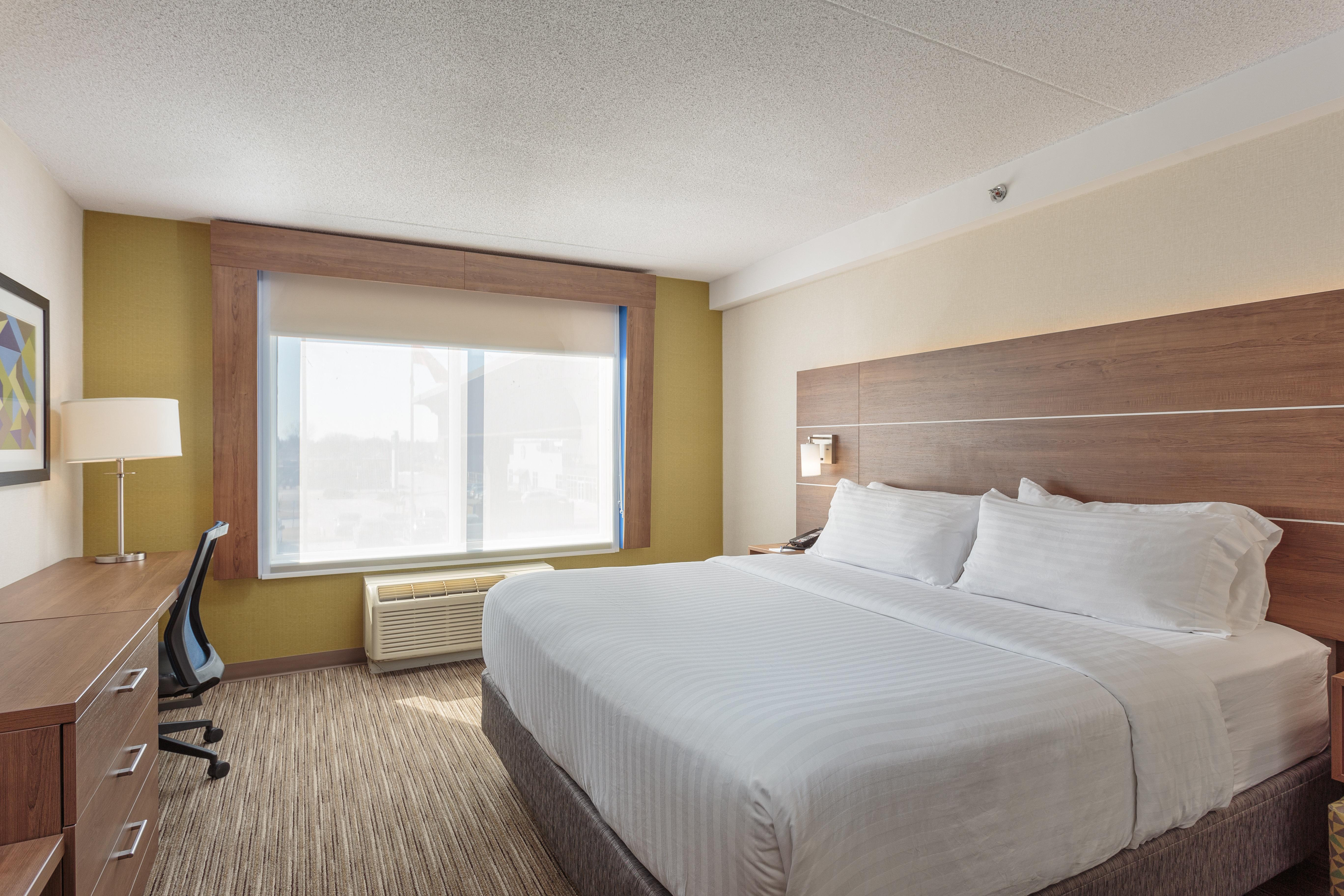 Holiday Inn Express & Suites - Belleville By Ihg Exterior photo