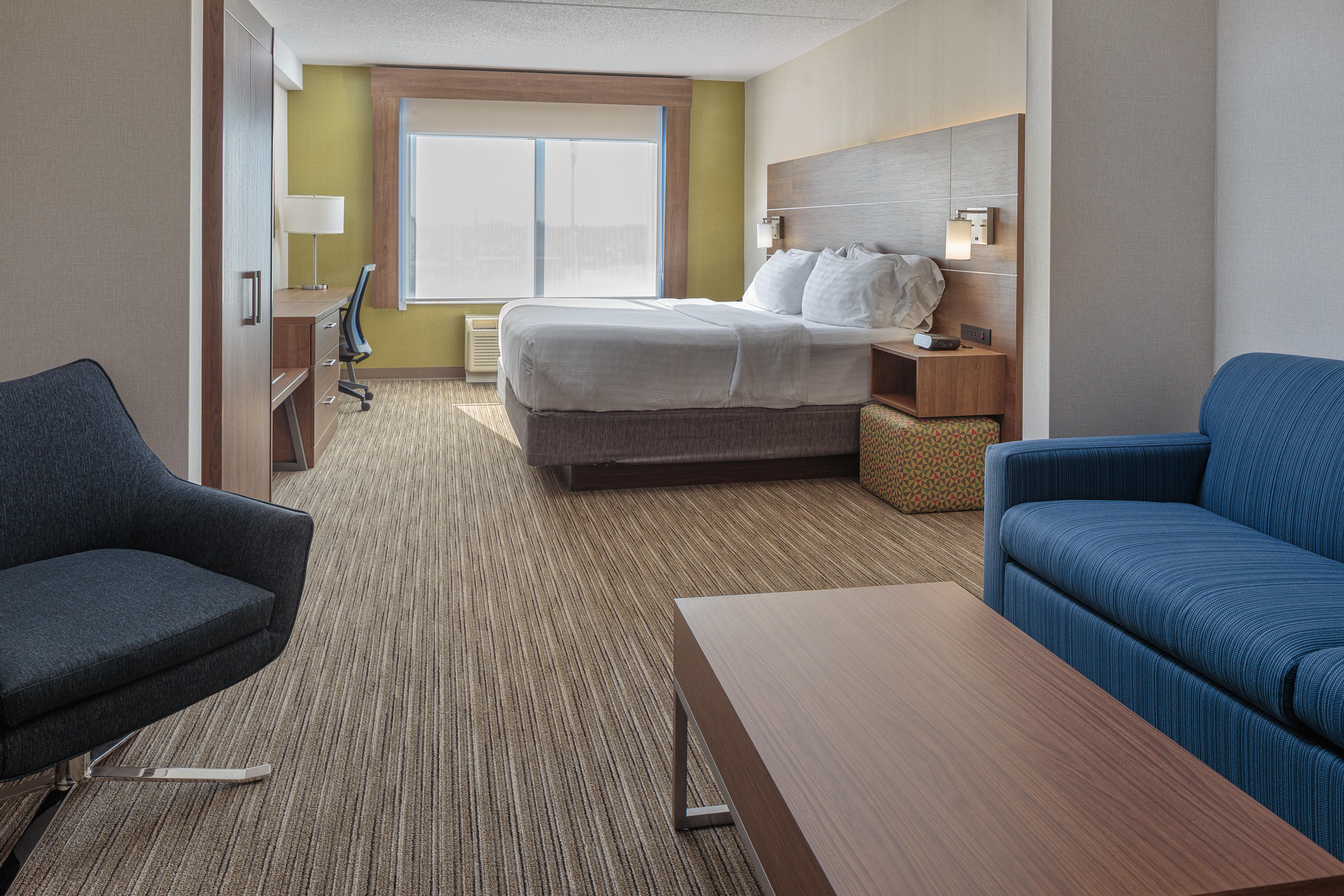 Holiday Inn Express & Suites - Belleville By Ihg Exterior photo