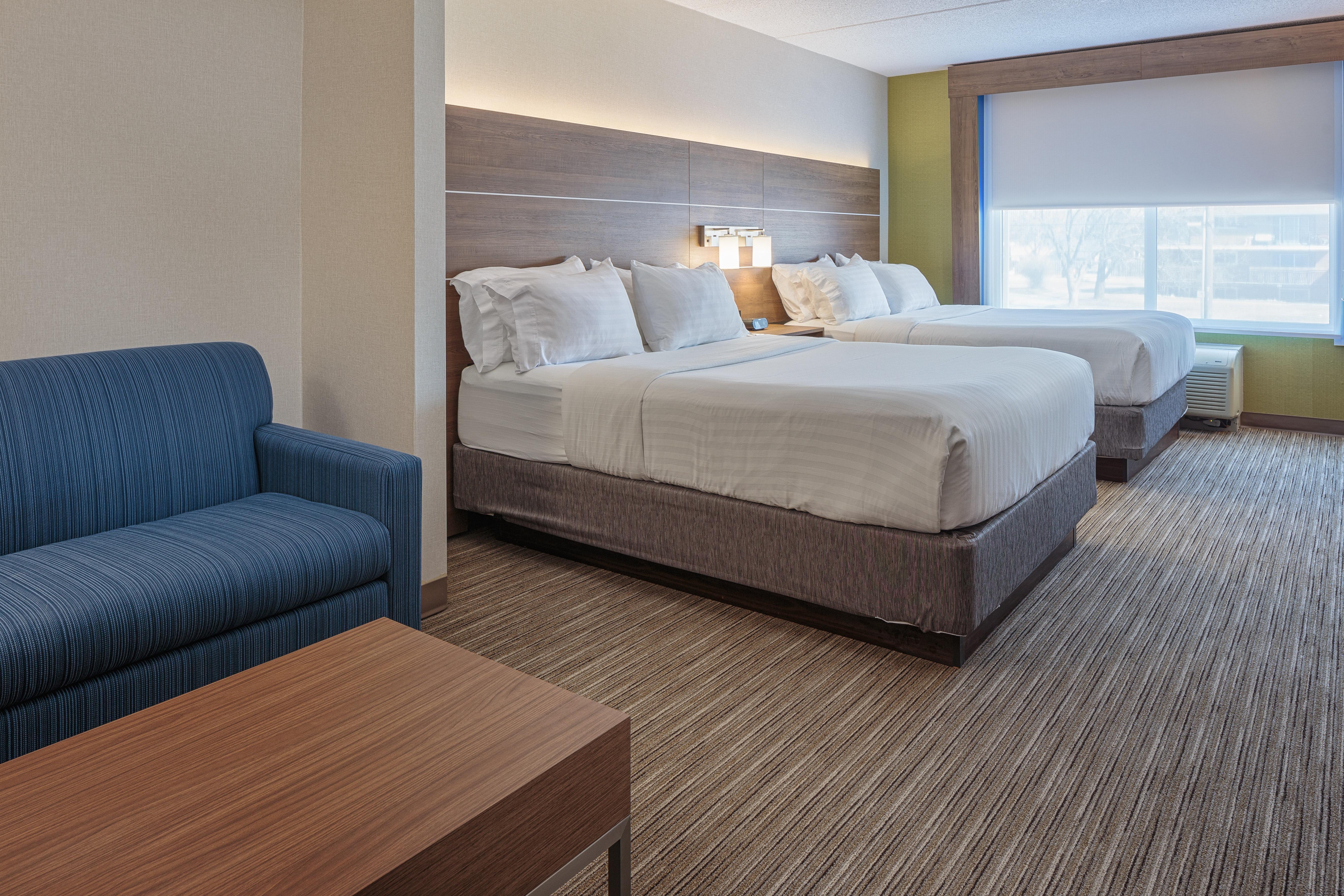 Holiday Inn Express & Suites - Belleville By Ihg Exterior photo