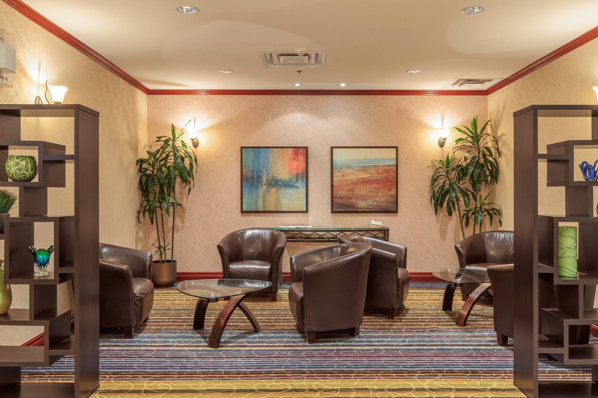Holiday Inn Express & Suites - Belleville By Ihg Exterior photo