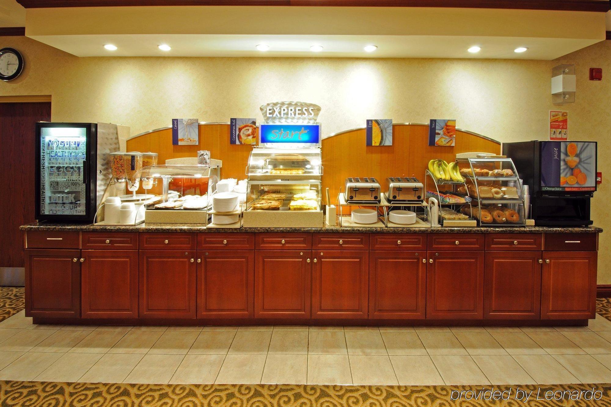 Holiday Inn Express & Suites - Belleville By Ihg Restaurant photo