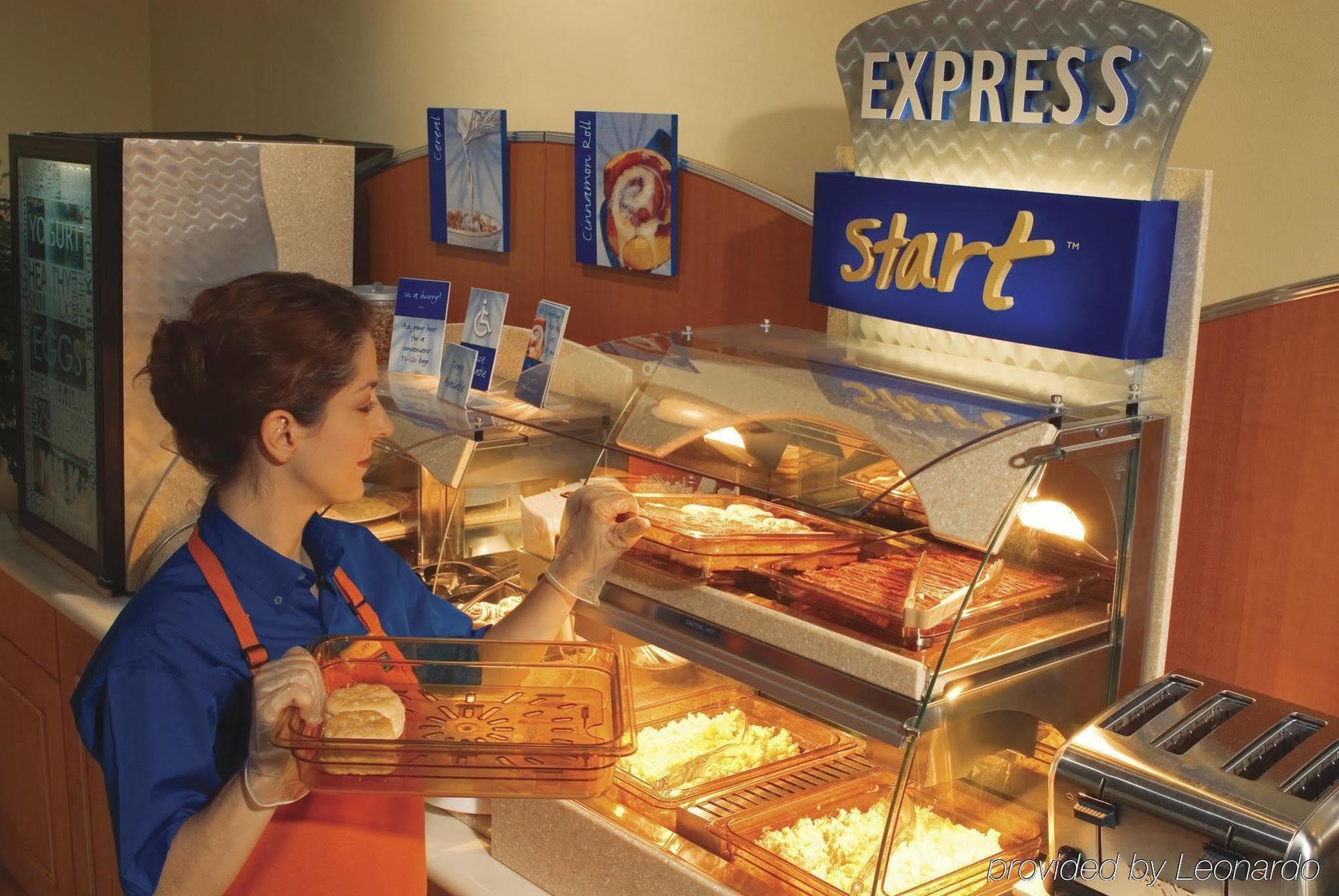 Holiday Inn Express & Suites - Belleville By Ihg Restaurant photo