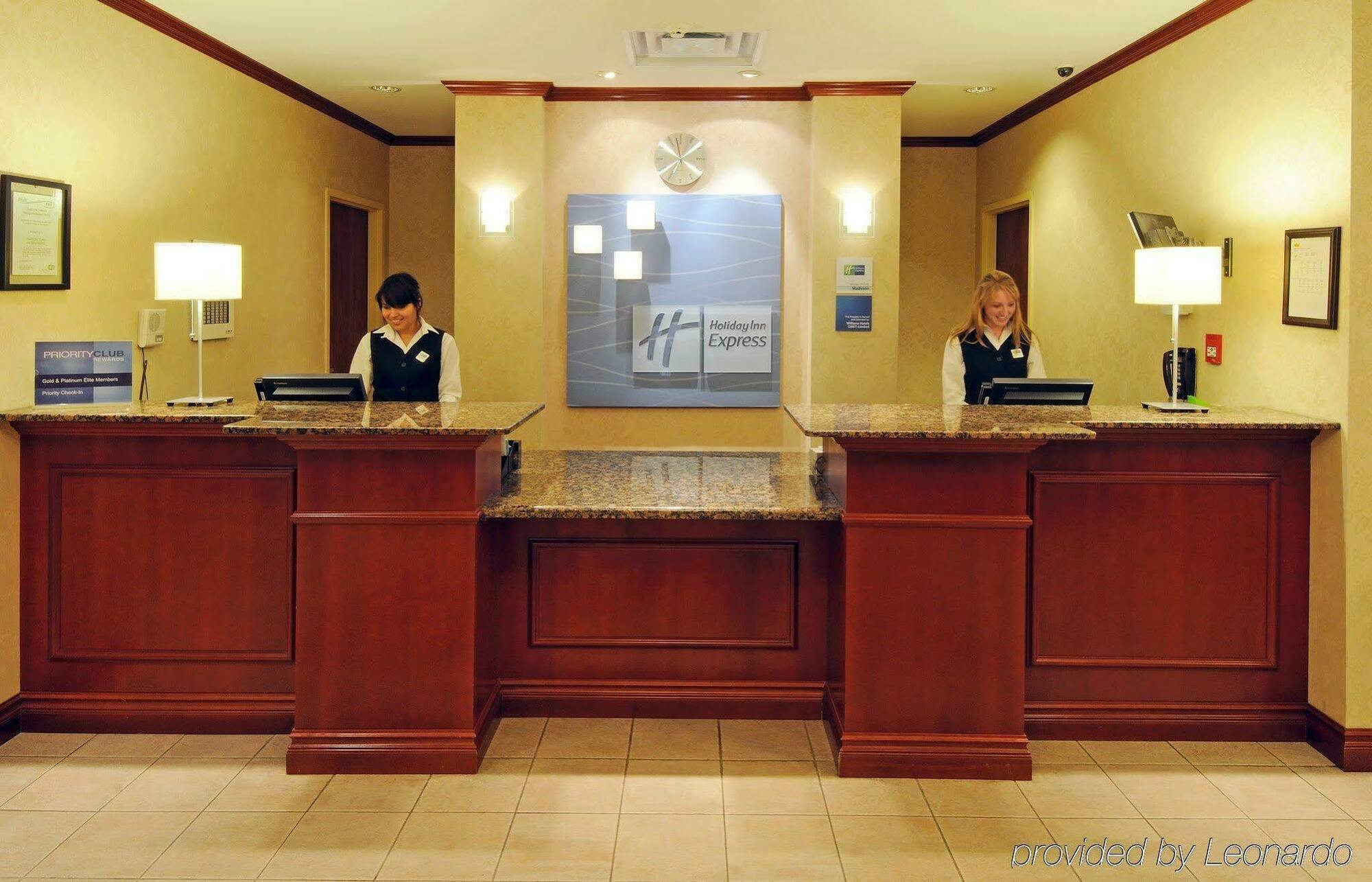 Holiday Inn Express & Suites - Belleville By Ihg Interior photo